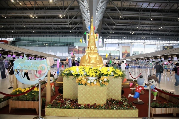 สุวรรณภูมิสาดสุข จัดกิจกรรมสงกรานต์ต้อนรับนักเดินทาง 