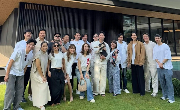 นาย ณภัทร ได้ฤกษ์ดีทำบุญขึ้นบ้านใหม่ สไตล์โมเดิร์นหรู คนบันเทิงร่วมยินดี