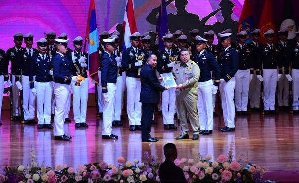 เลขาธิการ ศอ.บต. รับรางวัลเกียรติยศจักรดาว ปี 2568