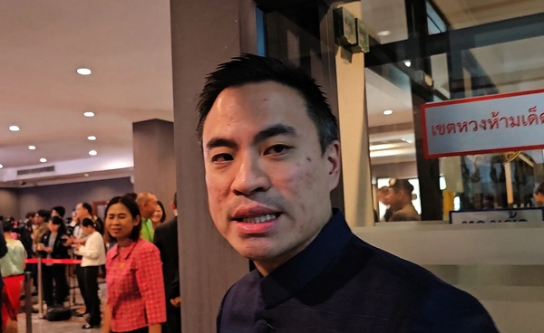 “เอกนัฏ” ยิ้มรับปมทักษิณขู่ขับ หากไม่หนุนกม.เอ็นเตอร์เทนเมนท์