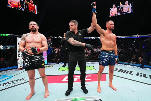 เดอ ริดเดอร์ เบียดแต้ม วิทเทเกอร์ คู่เอกเสียงแตก ในศึก UFC อาบูดาบี