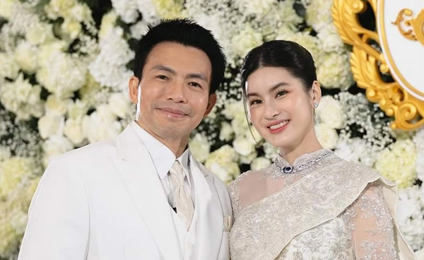 หมอสอง นพรัตน์ ควงเจ้าสาว ออน สมฤทัย ฉลองวิวาห์สุดชื่นมื่น