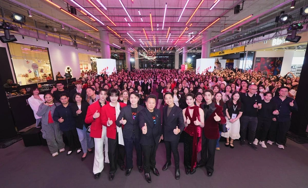 มอบของขวัญล้ำค่าส่งท้ายปี “True x iQIYI เขมจิราต้องทรู Best with True5G” 