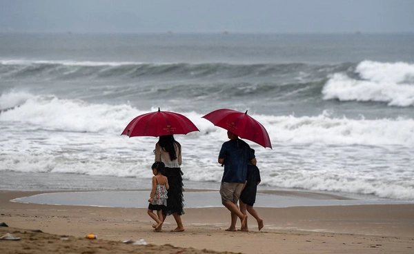 พยากรณ์อากาศวันนี้ 12 เมษายน ไทยตอนบนเจอ “พายุฤดูร้อน” - ใต้ฝนตกหนัก