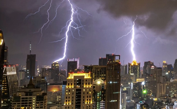 พายุฤดูร้อนถล่ม! เปิดรายชื่อ 62 จังหวัด ฝนตก ลมแรง 29 มีนาคม - 1 เมษายน