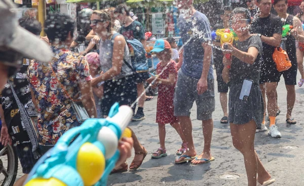 เปิดไฮไลท์ งานสงกรานต์สนามหลวง 2568 จัดเต็มสุดยิ่งใหญ่ เข้าฟรี 11-15 เม.ย. 