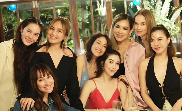 วุ้นเส้น วิริฒิพา นัดรวมตัวแก๊งเพื่อนสาว จัดปาร์ตี้วันเกิดสุดอบอุ่น