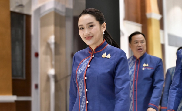 ภูมิปัญญาท้องถิ่น “ชุดศรีโคตรบูร” ชุดประจำครม. สัญจร นครพนม-สกลนคร-มุกดาหาร