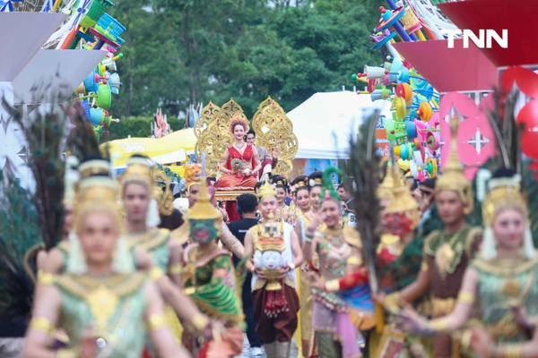 รูป-โบว์-เมลดา นางสงกรานต์ทุงสะเทวี วิน-เมธวิน ร่วมขบวนแห่สงกรานต์ไอคอนสยาม-2