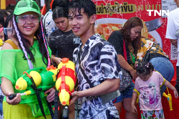 รูป-โบว์-เมลดา นางสงกรานต์ทุงสะเทวี วิน-เมธวิน ร่วมขบวนแห่สงกรานต์ไอคอนสยาม-10