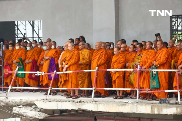 รูป-ทำบุญ สวดพระพุทธมนต์ เพื่อผู้ประสบภัยและผู้สูญหายเหตุแผ่นดินไหว กรณีตึกถล่ม-12