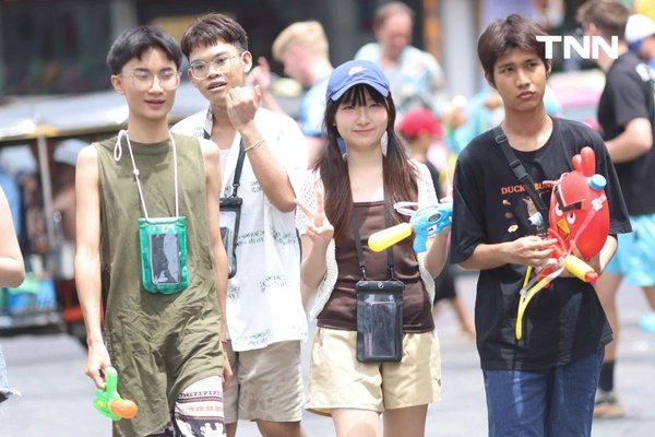 รูป-คึกคักสงกรานต์ข้าวสารวันแรก นทท. ทยอยออกมาเล่นน้ำฉุ่มฉ่ำ-14