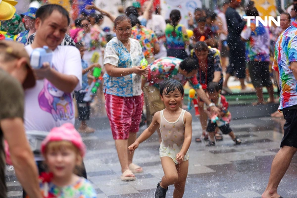 รูป-ประมวลภาพเล่นน้ำสงกรานต์ สยาม สยามพารากอน ไอคอนสยาม วันแรก-59