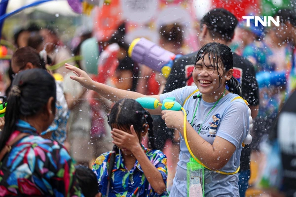 รูป-ประมวลภาพเล่นน้ำสงกรานต์ สยาม สยามพารากอน ไอคอนสยาม วันแรก-60