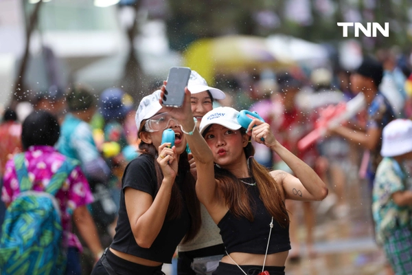 รูป-ประมวลภาพเล่นน้ำสงกรานต์ สยาม สยามพารากอน ไอคอนสยาม วันแรก-35