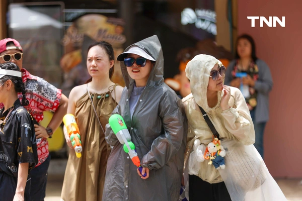 รูป-ประมวลภาพเล่นน้ำสงกรานต์ สยาม สยามพารากอน ไอคอนสยาม วันแรก-28