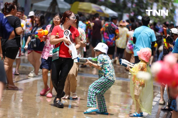 รูป-ประมวลภาพเล่นน้ำสงกรานต์ สยาม สยามพารากอน ไอคอนสยาม วันแรก-34