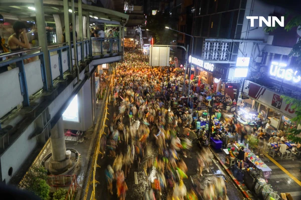 รูป-ประมวลภาพ คึกคัก สงท้ายสงกรานต์สีลมเจอกันใหม่ปีหน้า-25