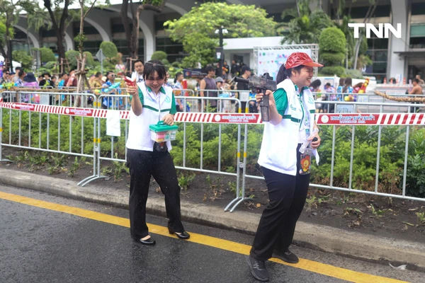 รูป-ประมวลภาพ คึกคัก สงท้ายสงกรานต์สีลมเจอกันใหม่ปีหน้า-20
