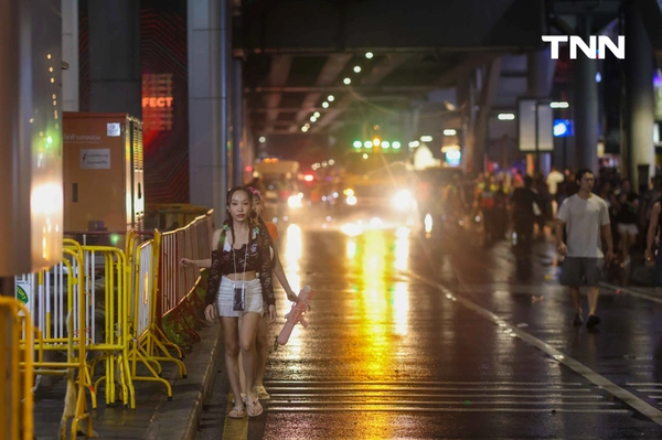 รูป-ประมวลภาพ คึกคัก สงท้ายสงกรานต์สีลมเจอกันใหม่ปีหน้า-40