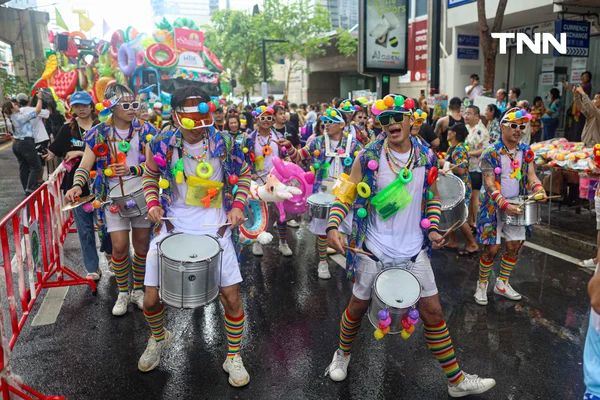 รูป-ประมวลภาพ คึกคัก สงท้ายสงกรานต์สีลมเจอกันใหม่ปีหน้า-18