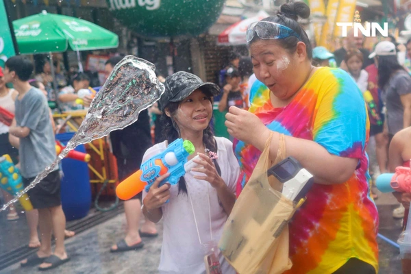 รูป-ส่งท้ายเทศกาลสงกรานต์ข้าวสาร นักท่องเที่ยวแน่นร่วมเล่นน้ำสงกรานต์วันสุดท้าย-21