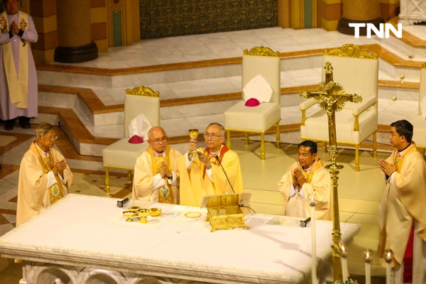 รูป-คริสต์ศาสนิกชนชาวไทยจำนวนมากร่วมพิธีมิสซาบูชาขอบพระคุณ เพื่อถวายความอาลัยแก่โป๊ปฟรานซิส-16
