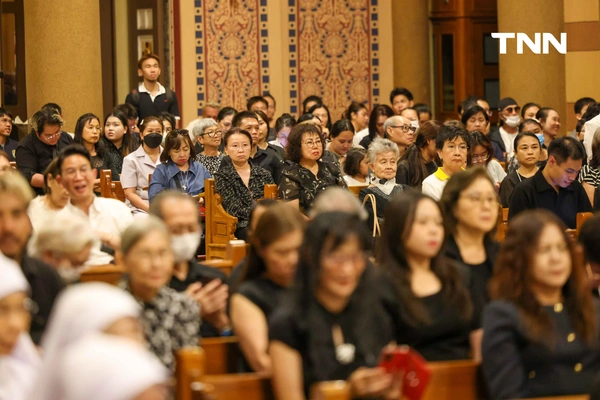 รูป-คริสต์ศาสนิกชนชาวไทยจำนวนมากร่วมพิธีมิสซาบูชาขอบพระคุณ เพื่อถวายความอาลัยแก่โป๊ปฟรานซิส-11
