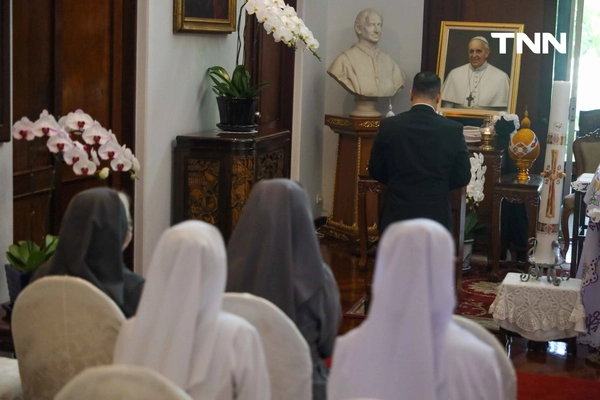รูป-คริสต์ศาสนิกชนชาวไทยลงนามไว้อาลัยสมเด็จพระสันตะปาปาฟรังซิส-8