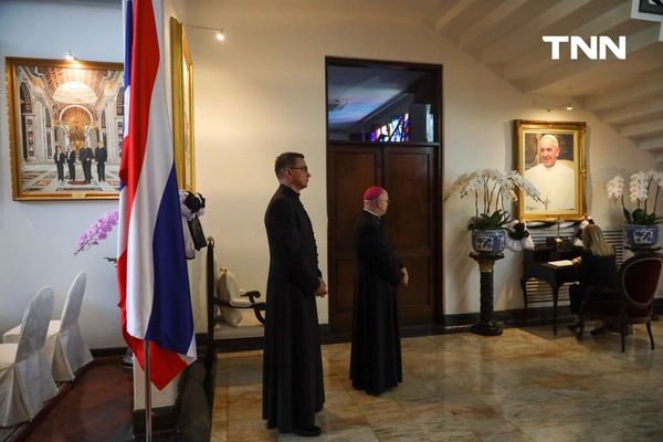รูป-คริสต์ศาสนิกชนชาวไทยลงนามไว้อาลัยสมเด็จพระสันตะปาปาฟรังซิส-6