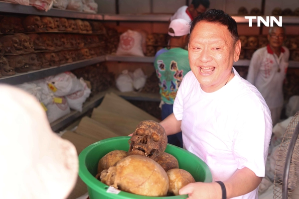 รูป-จิตอาสาร่วมพิธี “ล้างน้ำชา” ทำความสะอาดกระดูกศพไร้ญาติก่อนฌาปนกิจในพิธีล้างป่าช้า-23