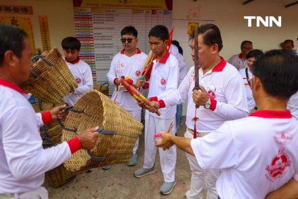 รูป-จิตอาสาร่วมพิธี “ล้างน้ำชา” ทำความสะอาดกระดูกศพไร้ญาติก่อนฌาปนกิจในพิธีล้างป่าช้า-11