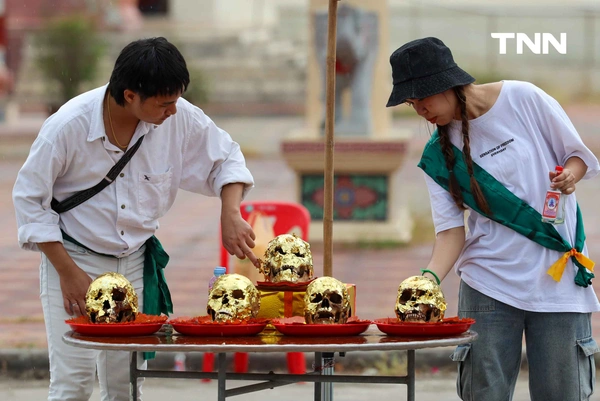 รูป-แปะแผ่นทองกระโหลกศพไร้ญาติ “เลือกหัวหน้าผี” ตามความเชื่อส่วนหนึ่งในพิธีล้างป่าช้า-14