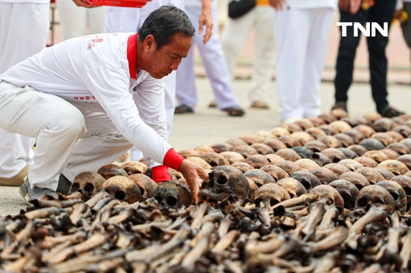 รูป-สุดอาลัย ‘ไพโรจน์ สังวริบุตร’-1