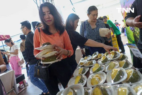 รูป-สยามพารากอน สนับสนุนเกษตรกรไทยจาก 78 แหล่งทั่วประเทศ อิ่มไม่อั้นกับบุฟเฟต์ทุเรียน 11 วัน 77 รอบ-17
