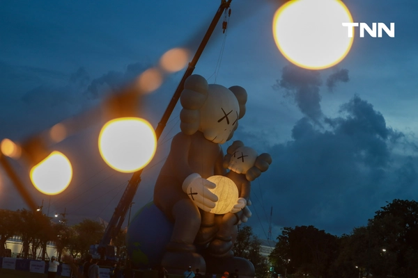 รูป-จัดครั้งแรกในไทย ประติมากรรม COMPANION จาก KAWS ขนาดมหึมาใจกลางสนามหลวง-4