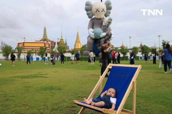 รูป-จัดครั้งแรกในไทย ประติมากรรม COMPANION จาก KAWS ขนาดมหึมาใจกลางสนามหลวง-10