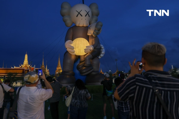 รูป-จัดครั้งแรกในไทย ประติมากรรม COMPANION จาก KAWS ขนาดมหึมาใจกลางสนามหลวง-17