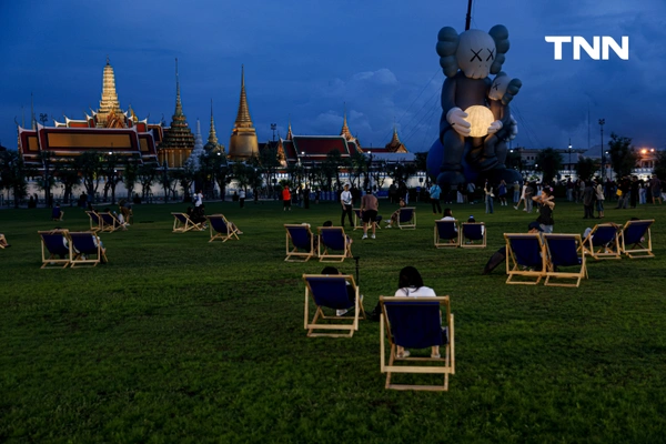 รูป-จัดครั้งแรกในไทย ประติมากรรม COMPANION จาก KAWS ขนาดมหึมาใจกลางสนามหลวง-16