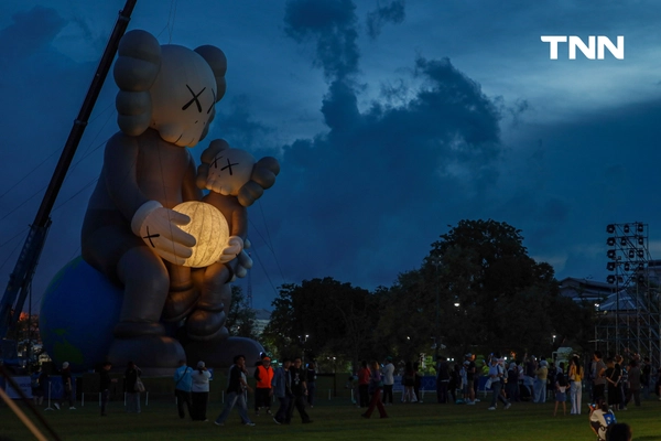 รูป-จัดครั้งแรกในไทย ประติมากรรม COMPANION จาก KAWS ขนาดมหึมาใจกลางสนามหลวง-5