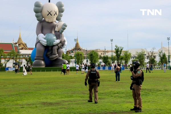 รูป-จัดครั้งแรกในไทย ประติมากรรม COMPANION จาก KAWS ขนาดมหึมาใจกลางสนามหลวง-7