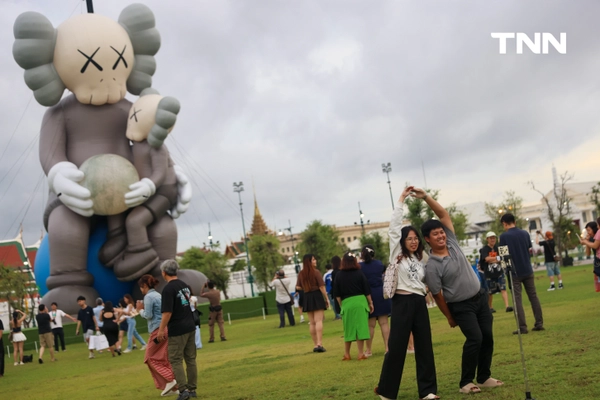 รูป-จัดครั้งแรกในไทย ประติมากรรม COMPANION จาก KAWS ขนาดมหึมาใจกลางสนามหลวง-12