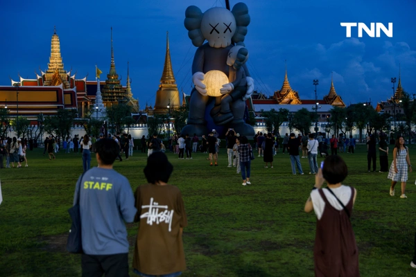 รูป-จัดครั้งแรกในไทย ประติมากรรม COMPANION จาก KAWS ขนาดมหึมาใจกลางสนามหลวง-15