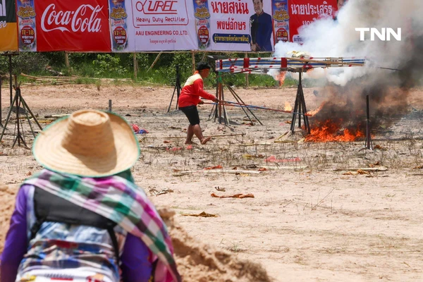 รูป-อลังการขึ้นสู่ฟ้า งานประเพณีบุญบั้งไฟตะไลล้าน บ้านกุดหว้า จ.กาฬสินธุ์-6