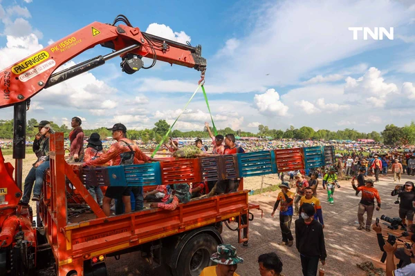 รูป-อลังการขึ้นสู่ฟ้า งานประเพณีบุญบั้งไฟตะไลล้าน บ้านกุดหว้า จ.กาฬสินธุ์-22
