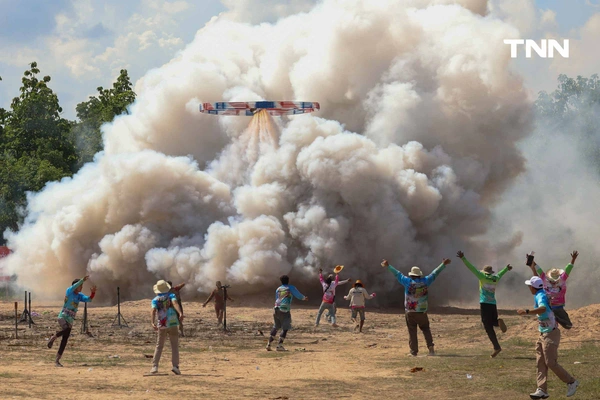 รูป-อลังการขึ้นสู่ฟ้า งานประเพณีบุญบั้งไฟตะไลล้าน บ้านกุดหว้า จ.กาฬสินธุ์-20
