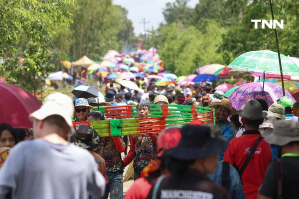 รูป-อลังการขึ้นสู่ฟ้า งานประเพณีบุญบั้งไฟตะไลล้าน บ้านกุดหว้า จ.กาฬสินธุ์-12
