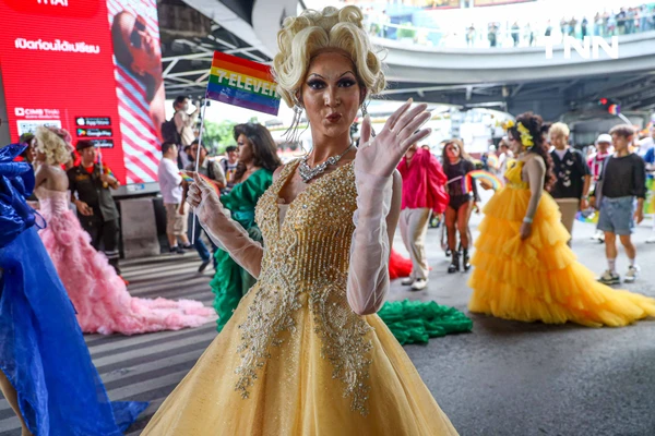 รูป-นายกฯ นำขบวนพาเหรดเปิดงาน “Bangkok Pride Parade 2025” ปักหมุดดึงดูดนักท่องเที่ยวจากทั่วโลก-15