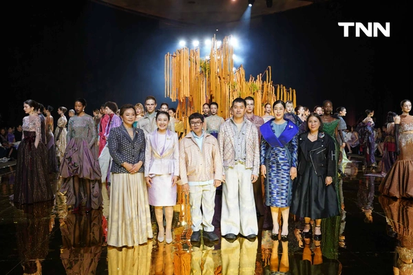รูป-เปิดตัวอย่างยิ่งใหญ่ด้วยแฟชั่นโชว์  “THE SILQ REIMAGINATION” จุดเริ่มต้นแห่งการยกระดับผ้าไทยสู่เวทีโลก-1