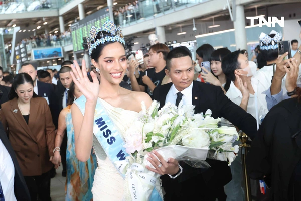 รูป-ประมวลภาพประวัติศาสตร์ขบวนแห่แห่งเกียรติยศ “โอปอล-สุชาตา” คนไทยรอรับแน่นถนนสุขุมวิท-31